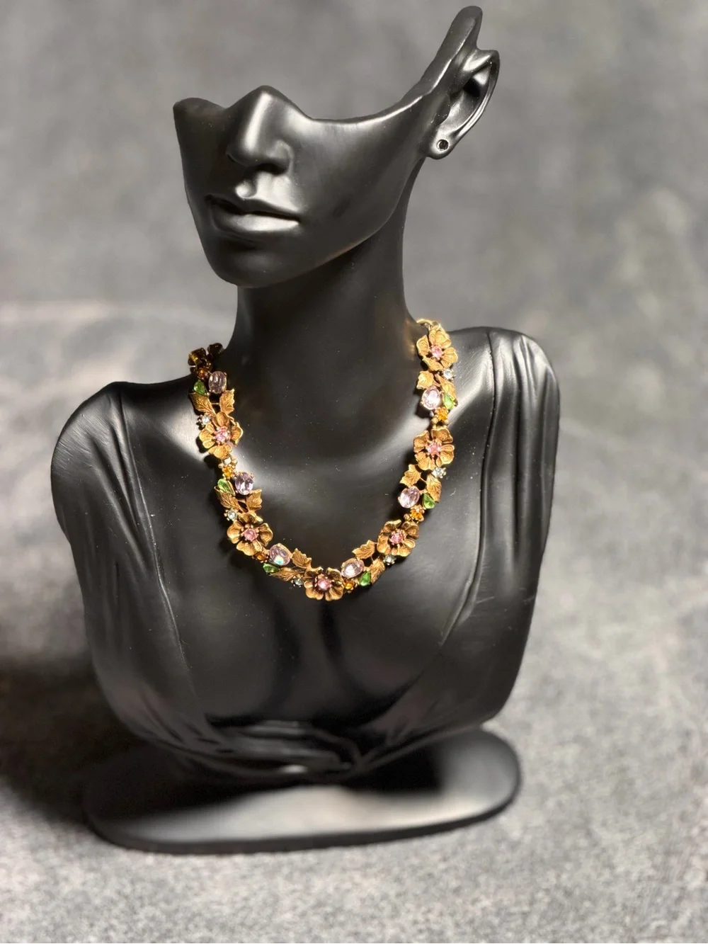 Vintage Lisner Floral Rhinestone Crystal Gold Tone Flower Necklace Signed